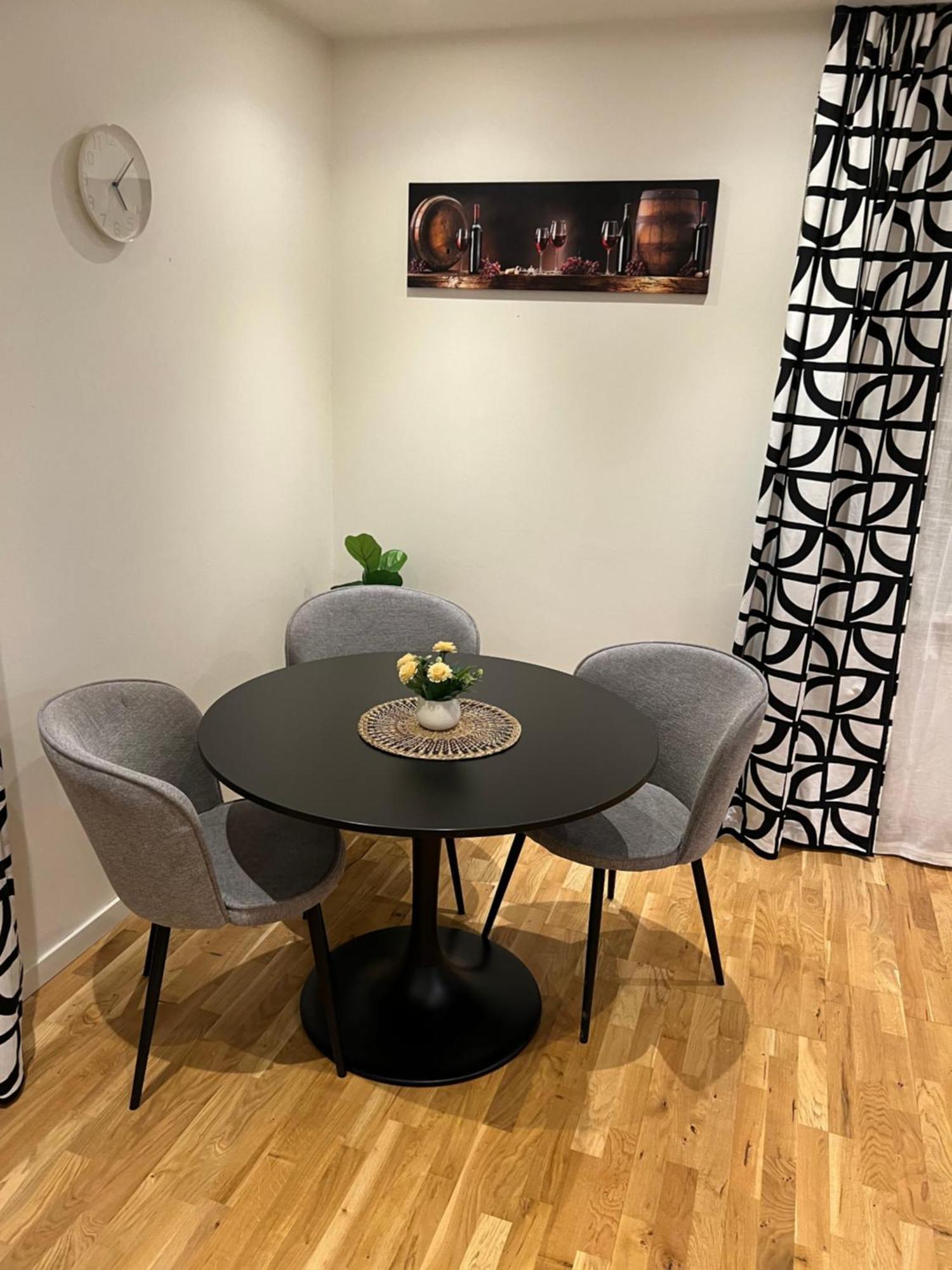 Noah Longstay Apartment Västerås Esterno foto